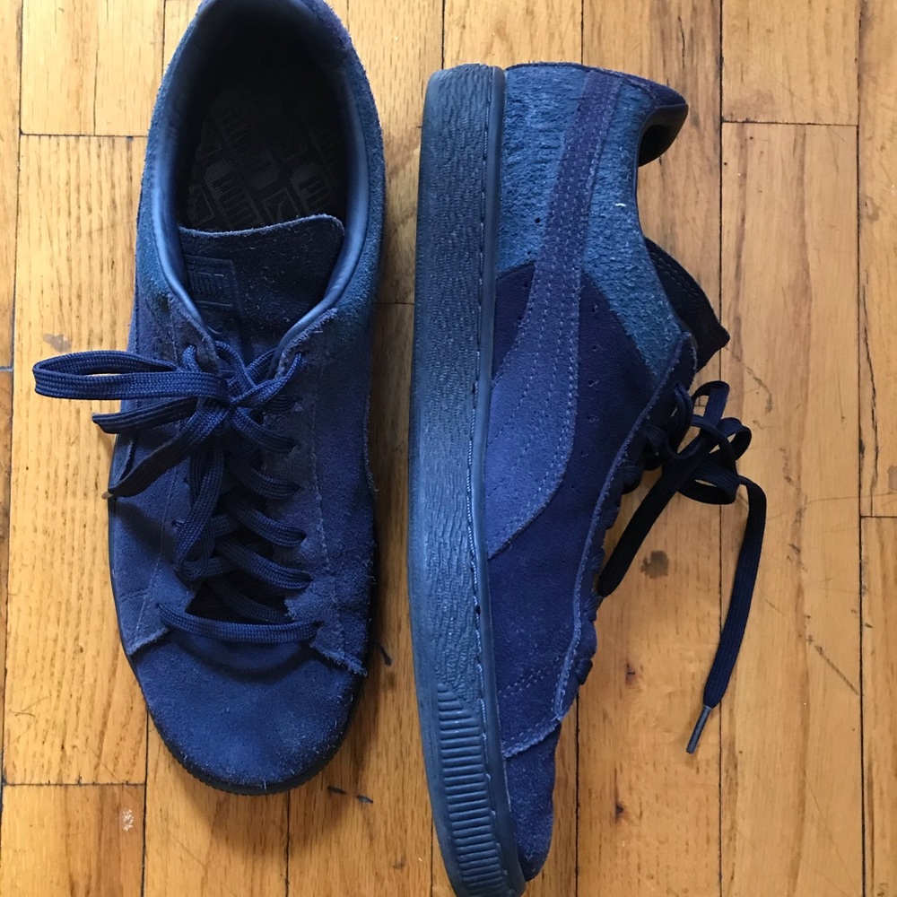 Puma Navy suede size 9.5 men’s low top sneakers